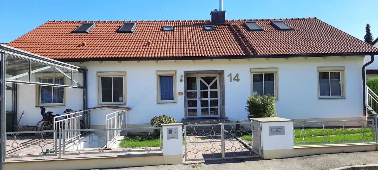 helle Souterrainwohnung nähe Flughafen, Landshut und München 1 bis 5 Personen Bruckberg Exterior foto